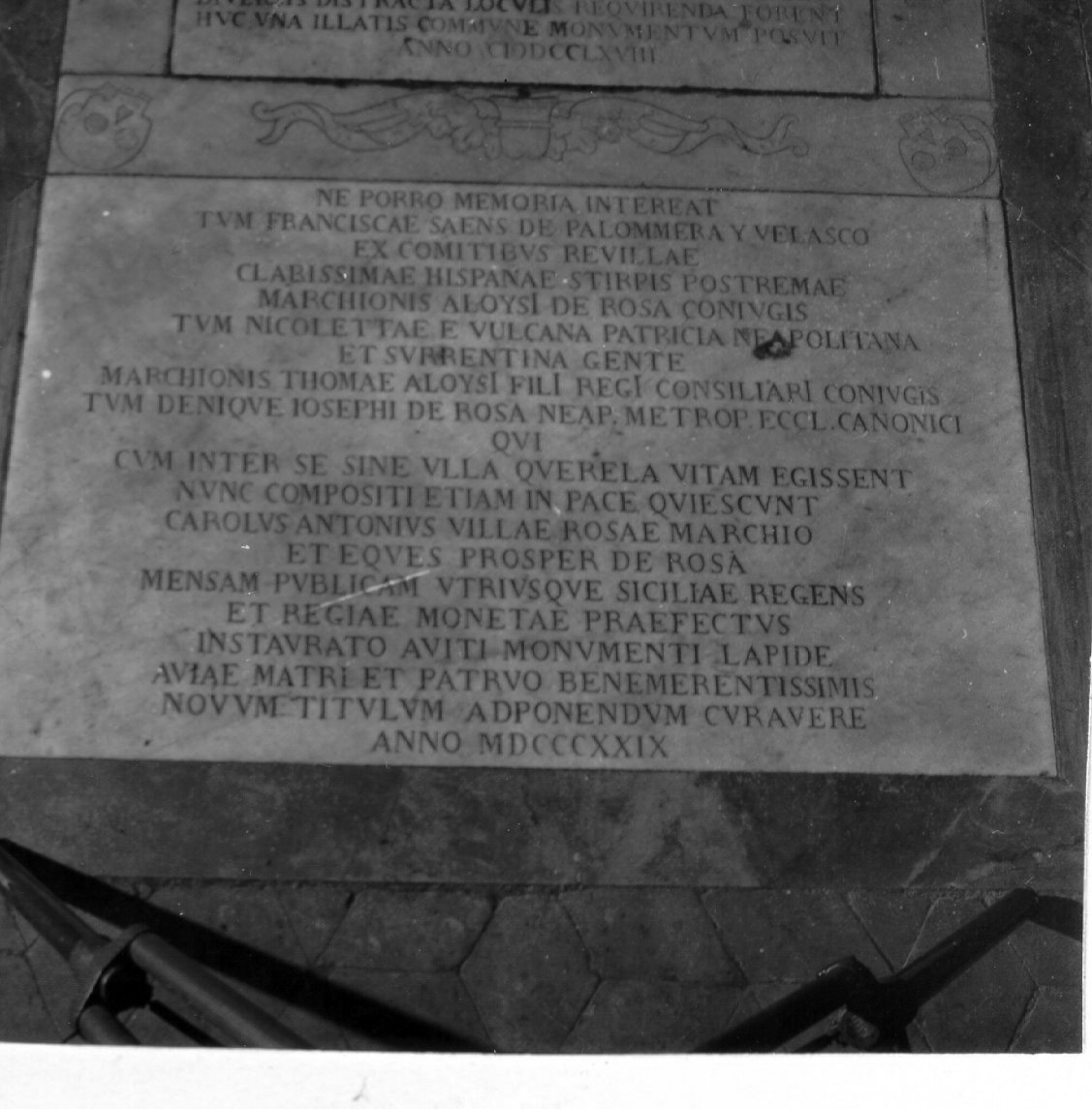 lapide tombale - bottega napoletana (secondo quarto sec. XIX)