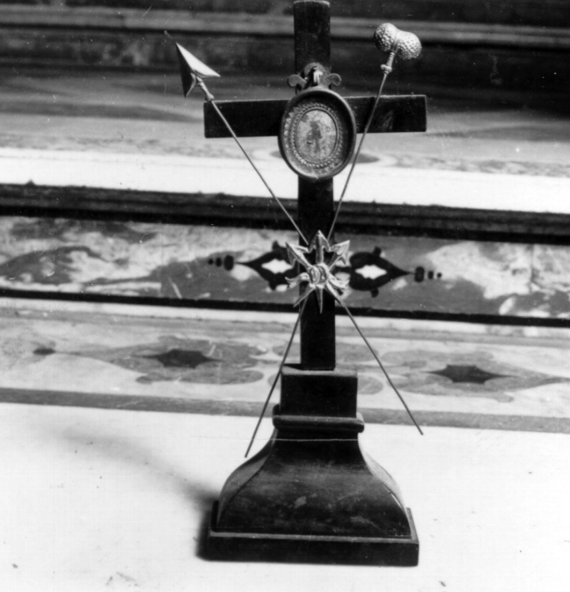 croce da tavolo - bottega napoletana (seconda metà sec. XIX)