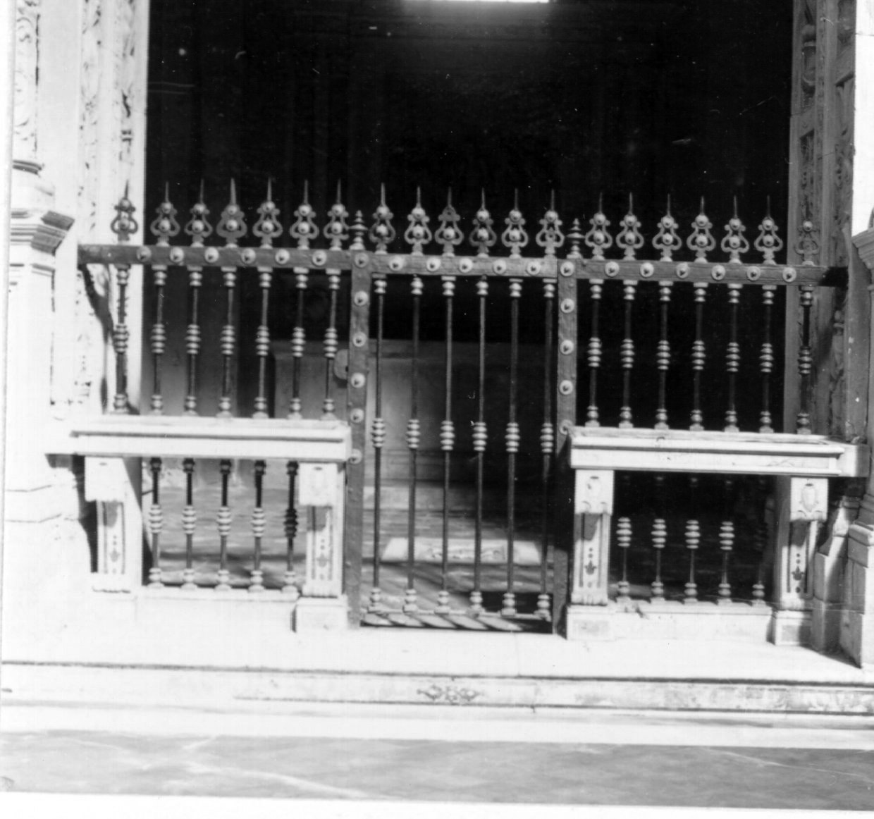 balaustrata di cappella, elemento d'insieme - bottega napoletana (ultimo quarto sec. XVII)