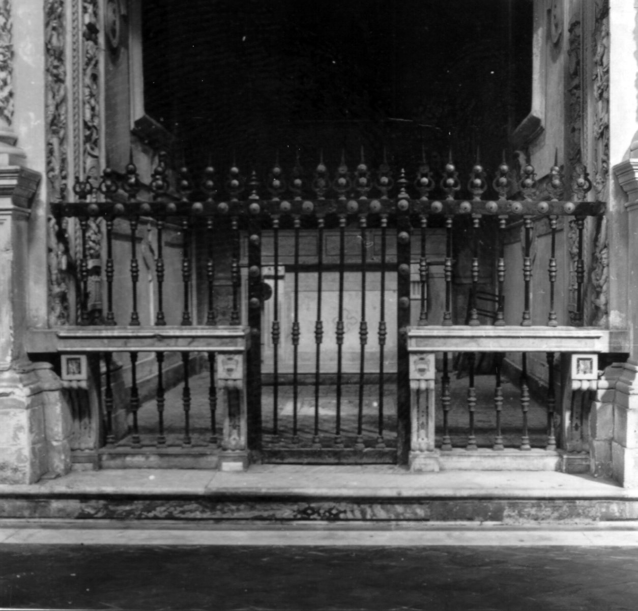 balaustrata di cappella, elemento d'insieme - bottega napoletana (seconda metà sec. XVII)