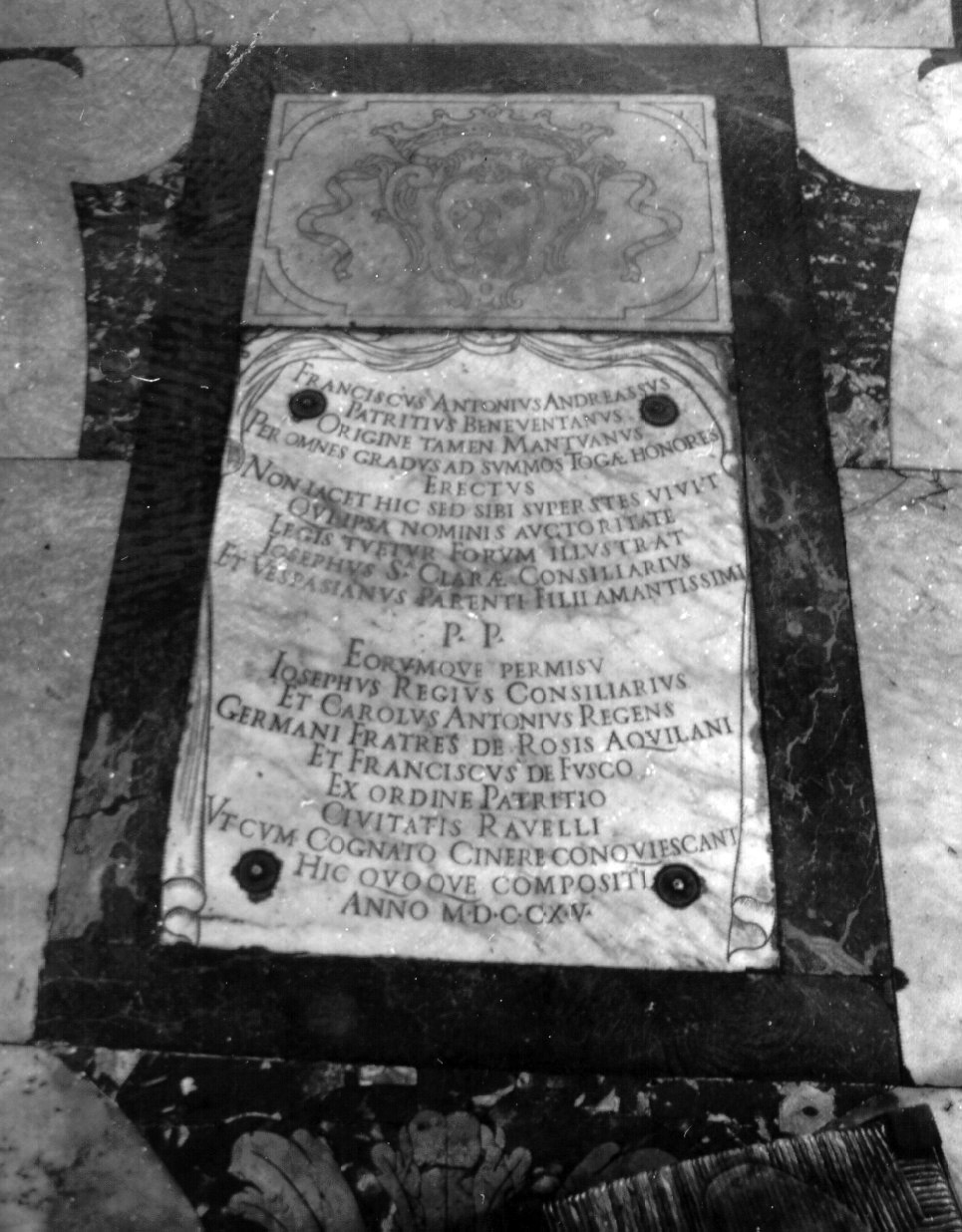 lapide tombale - bottega napoletana (primo quarto sec. XVIII)