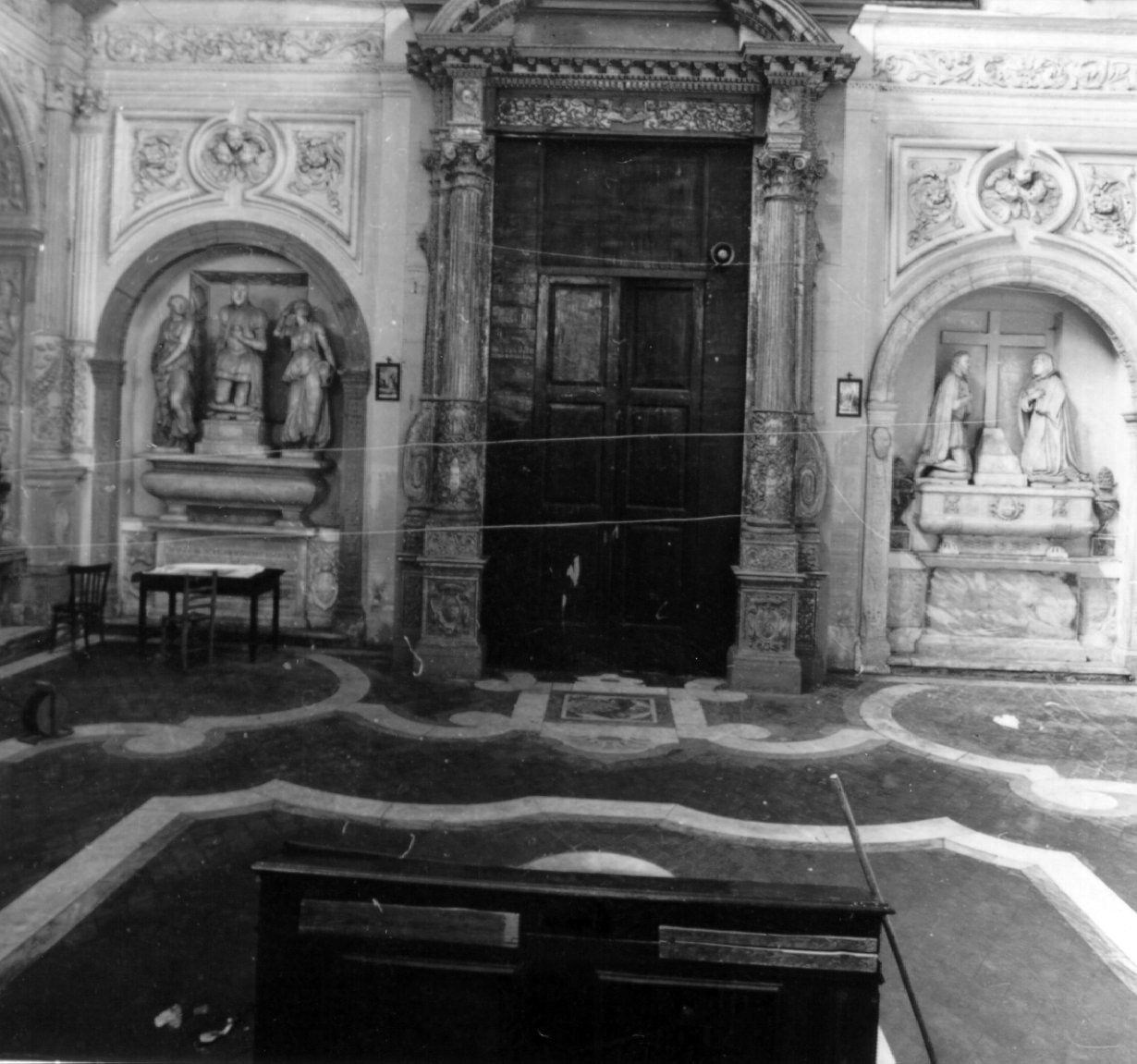 mostra di portale, elemento d'insieme - bottega napoletana (sec. XVII)