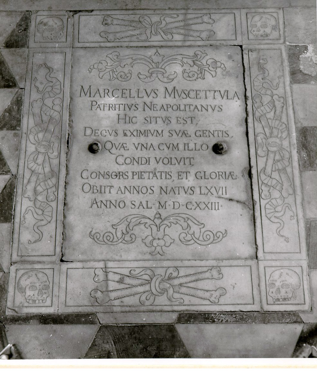 LASTRA TOMBALE - BOTTEGA NAPOLETANA (PRIMO QUARTO sec. XVII)