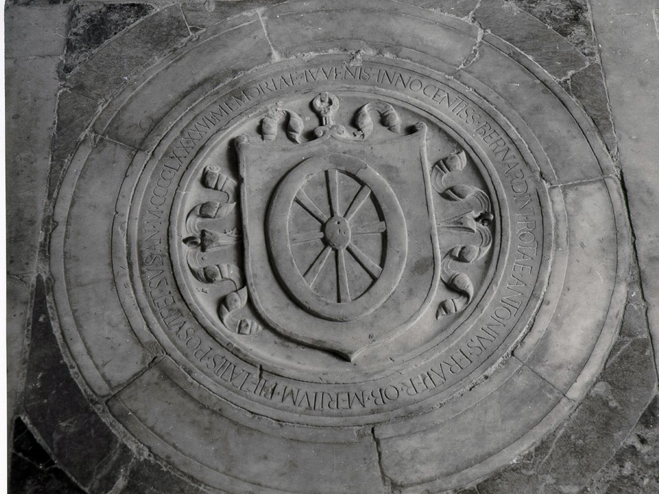 LASTRA TOMBALE - BOTTEGA NAPOLETANA (FINE sec. XV)