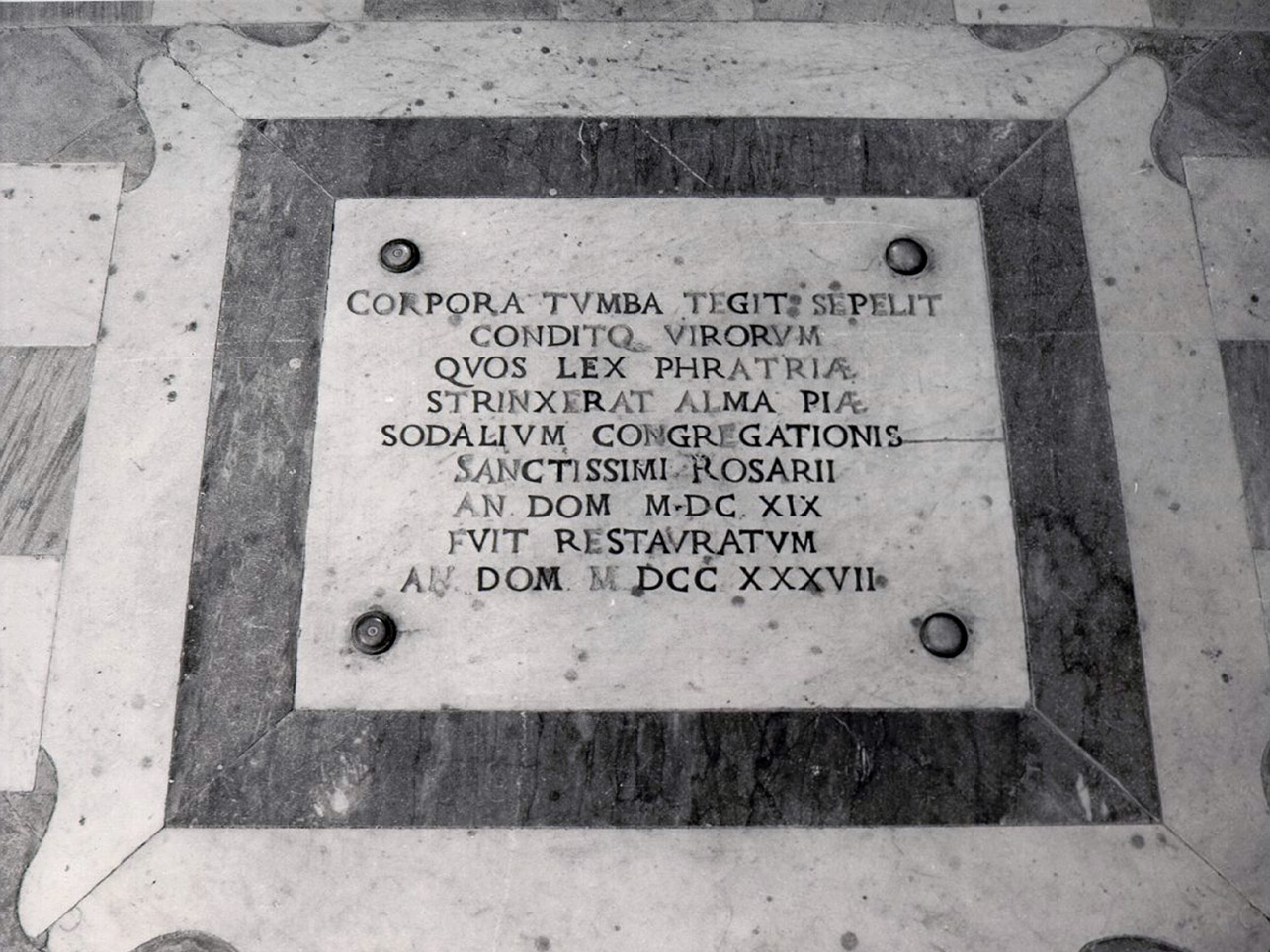 lastra tombale - bottega napoletana (sec. XVIII)