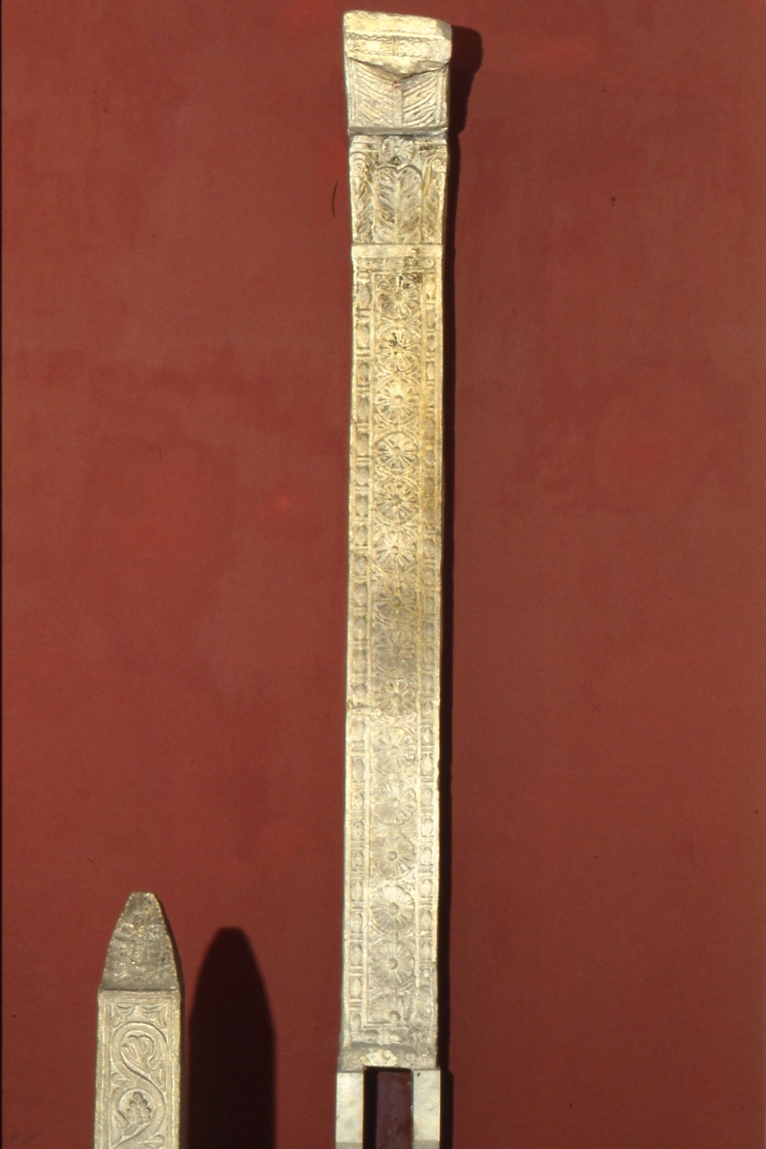 motivi decorativi vegetali (pilastro) - bottega Europa orientale (fine sec. X)