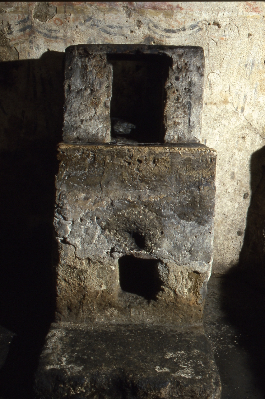 altare - bottega napoletana (inizio sec. VIII)