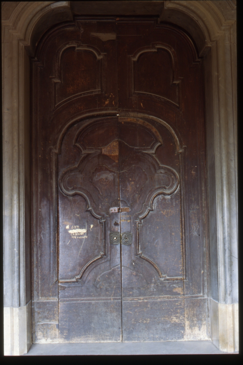 porta - a due battenti, elemento d'insieme di Guglielmelli Arcangelo (sec. XVII)