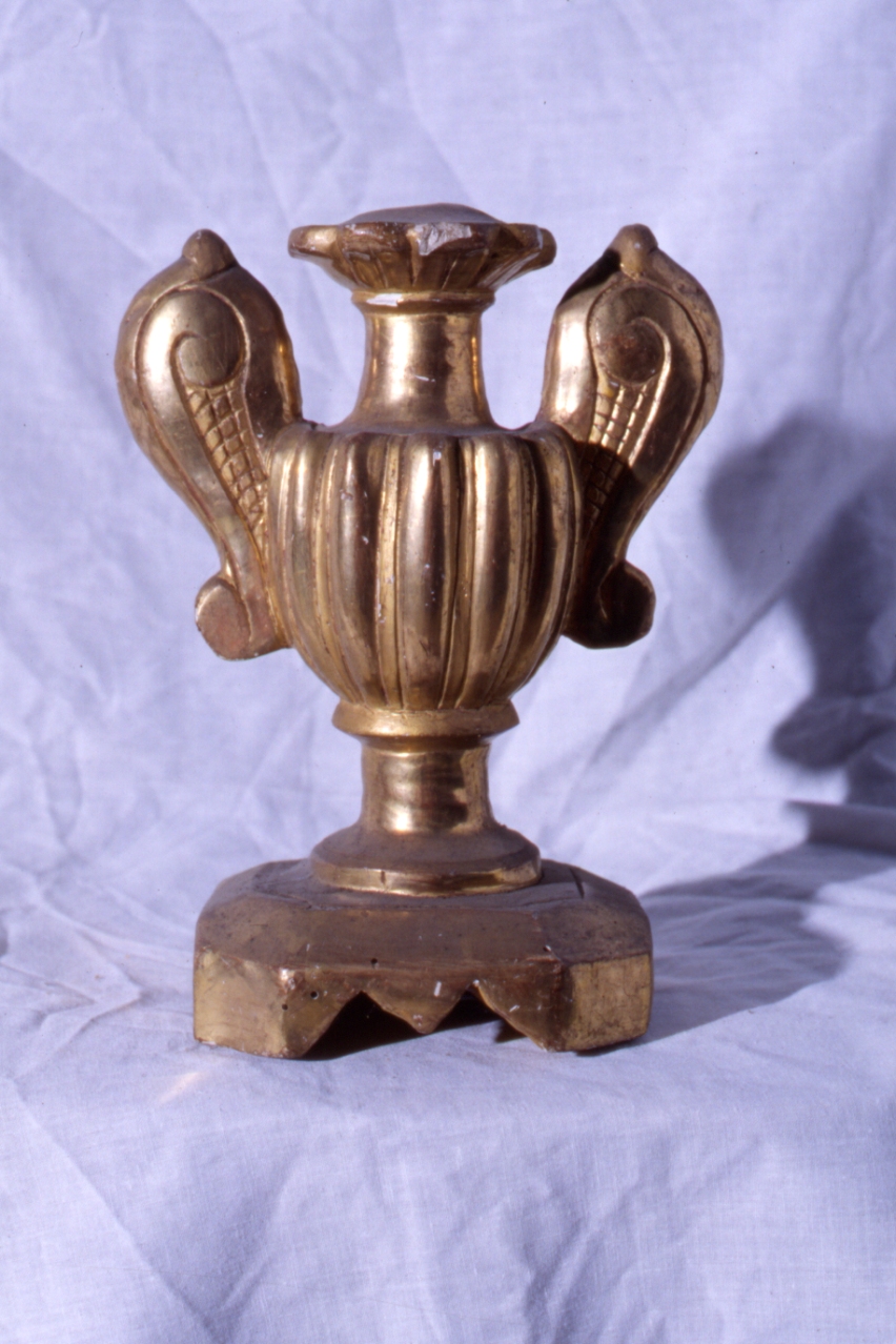 vaso d'altare con composizione floreale - bottega napoletana (prima metà sec. XIX)