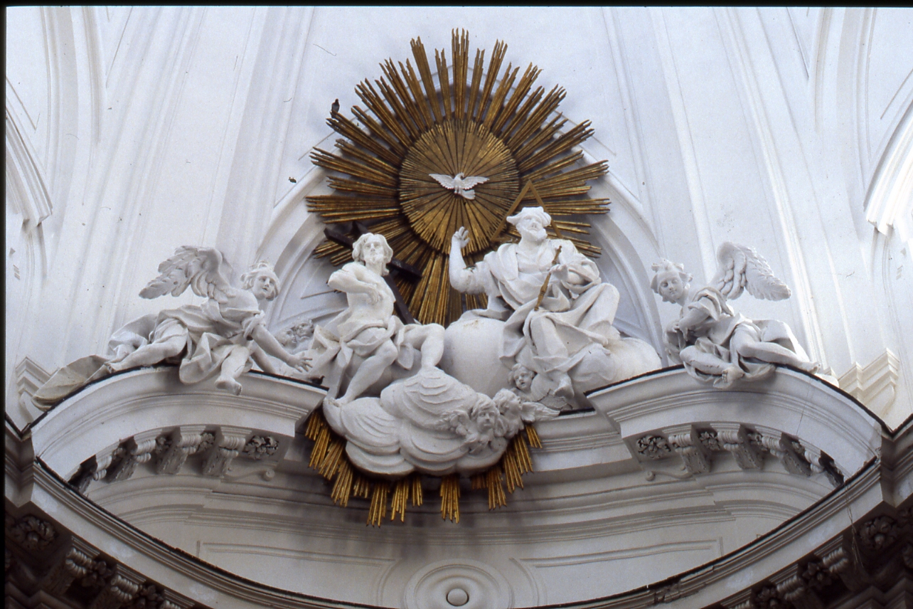Trinità con angeli e cherubini (gruppo scultoreo) di Vaccaro Domenico Antonio (sec. XVIII)