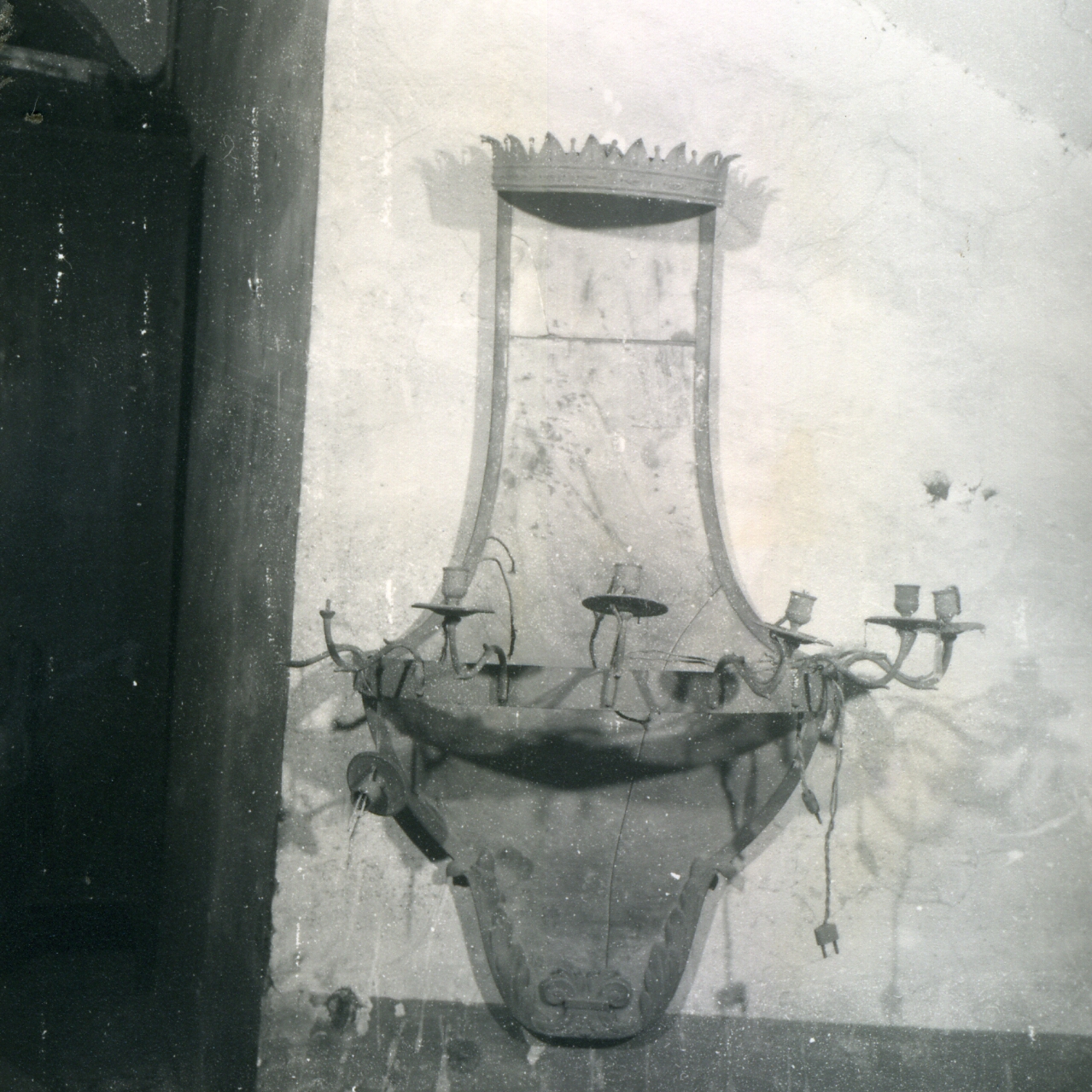 lampada - a muro, serie - bottega napoletana (inizio sec. XIX)