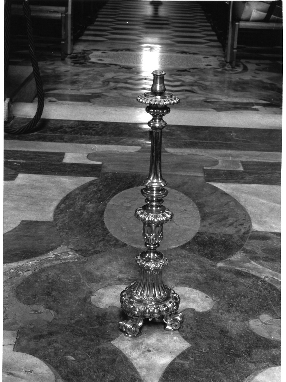 candeliere d'altare, serie - bottega napoletana (metà sec. XVIII)