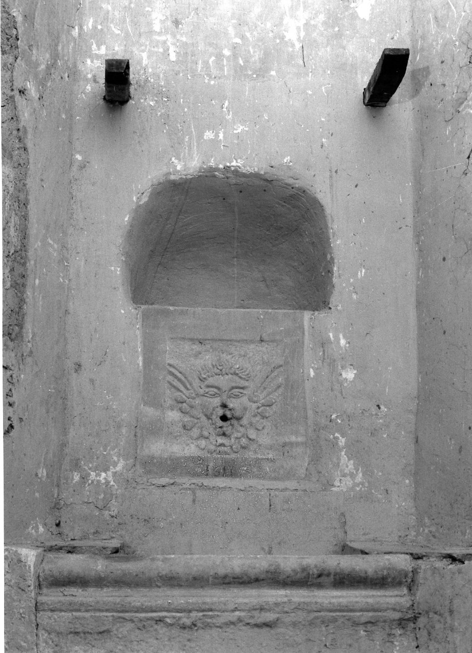 lavabo da sacrestia - bottega napoletana (seconda metà sec. XVI)