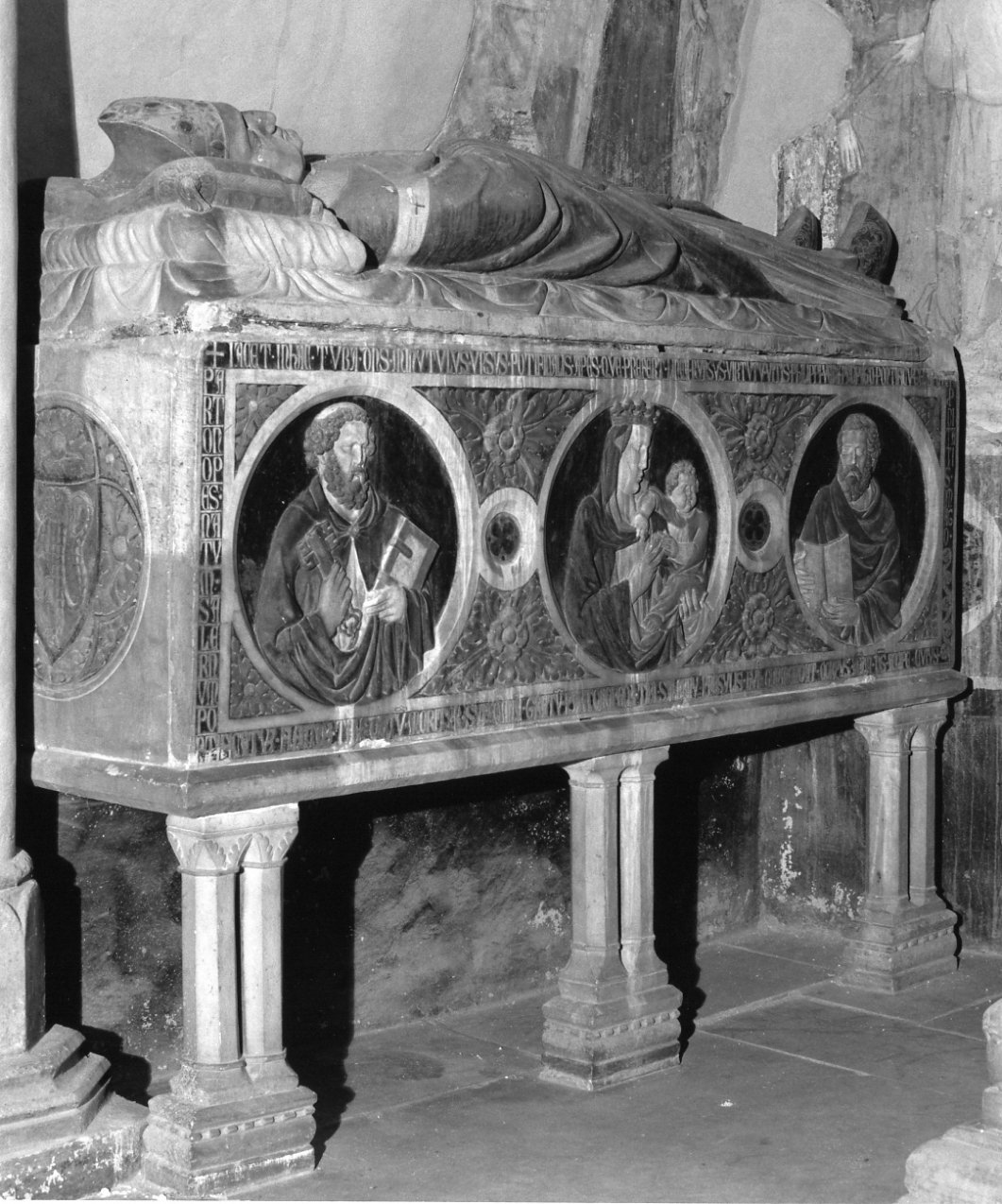 monumento funebre - ambito napoletano (prima metà sec. XIV)