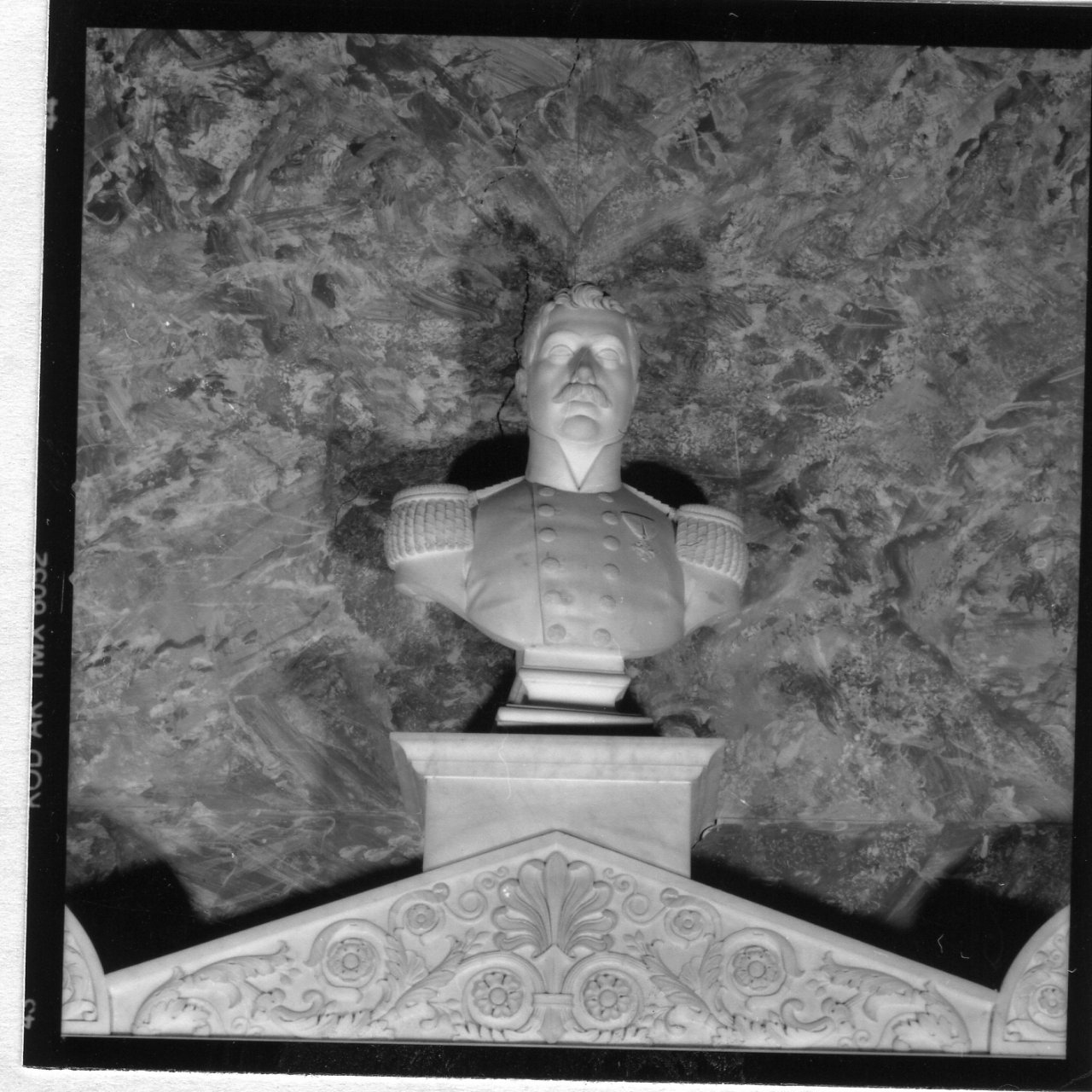 ritratto di Giuseppe Maria Ayerba principe di Cassano (busto) di Angelini Tito (sec. XIX)