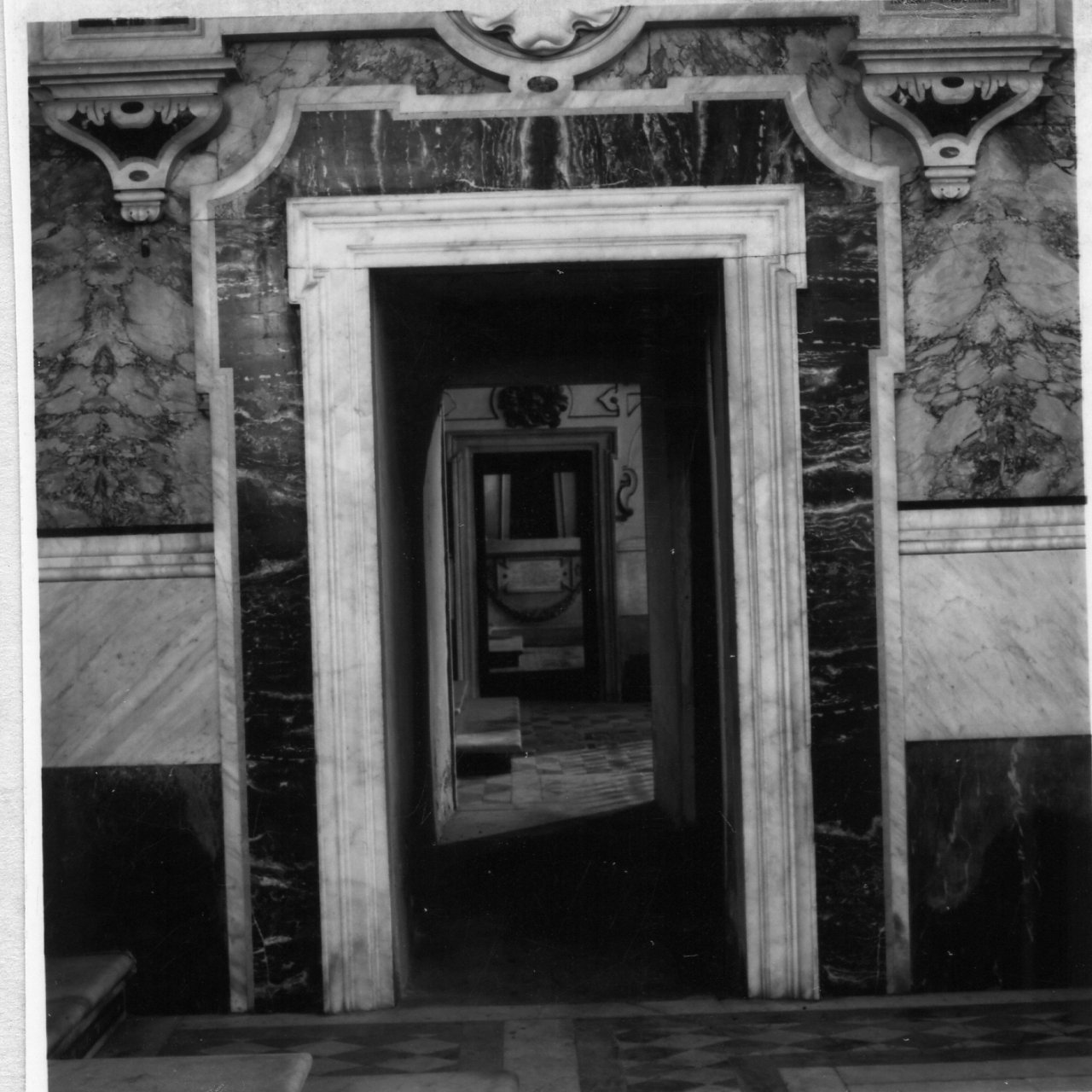 mostra di porta, serie - bottega napoletana (prima metà sec. XVII)