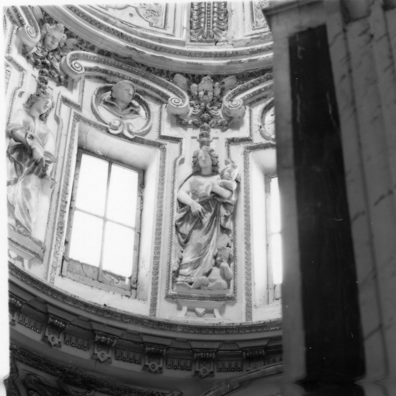 Carità (rilievo) di Fanzago Cosimo (sec. XVII)