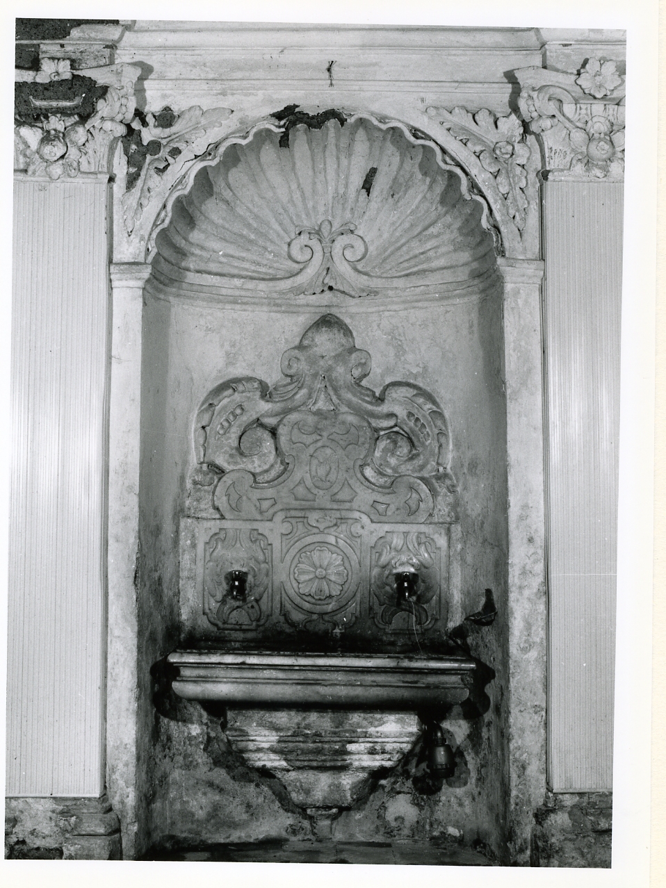 lavabo da sacrestia - bottega napoletana (secondo quarto sec. XVII)