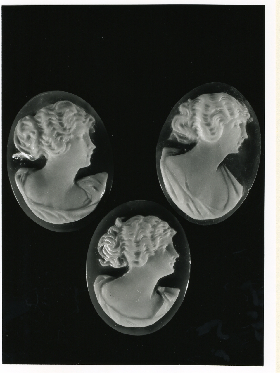 testa di donna (cammeo, serie) - bottega napoletana (inizio sec. XX)