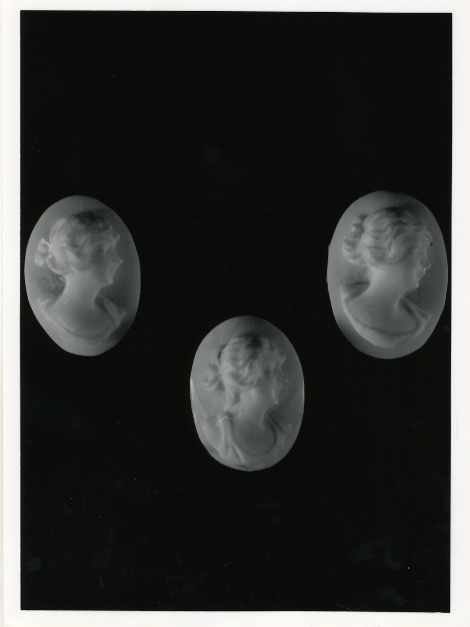 testa di donna (cammeo, serie) - bottega napoletana (primo quarto sec. XX)