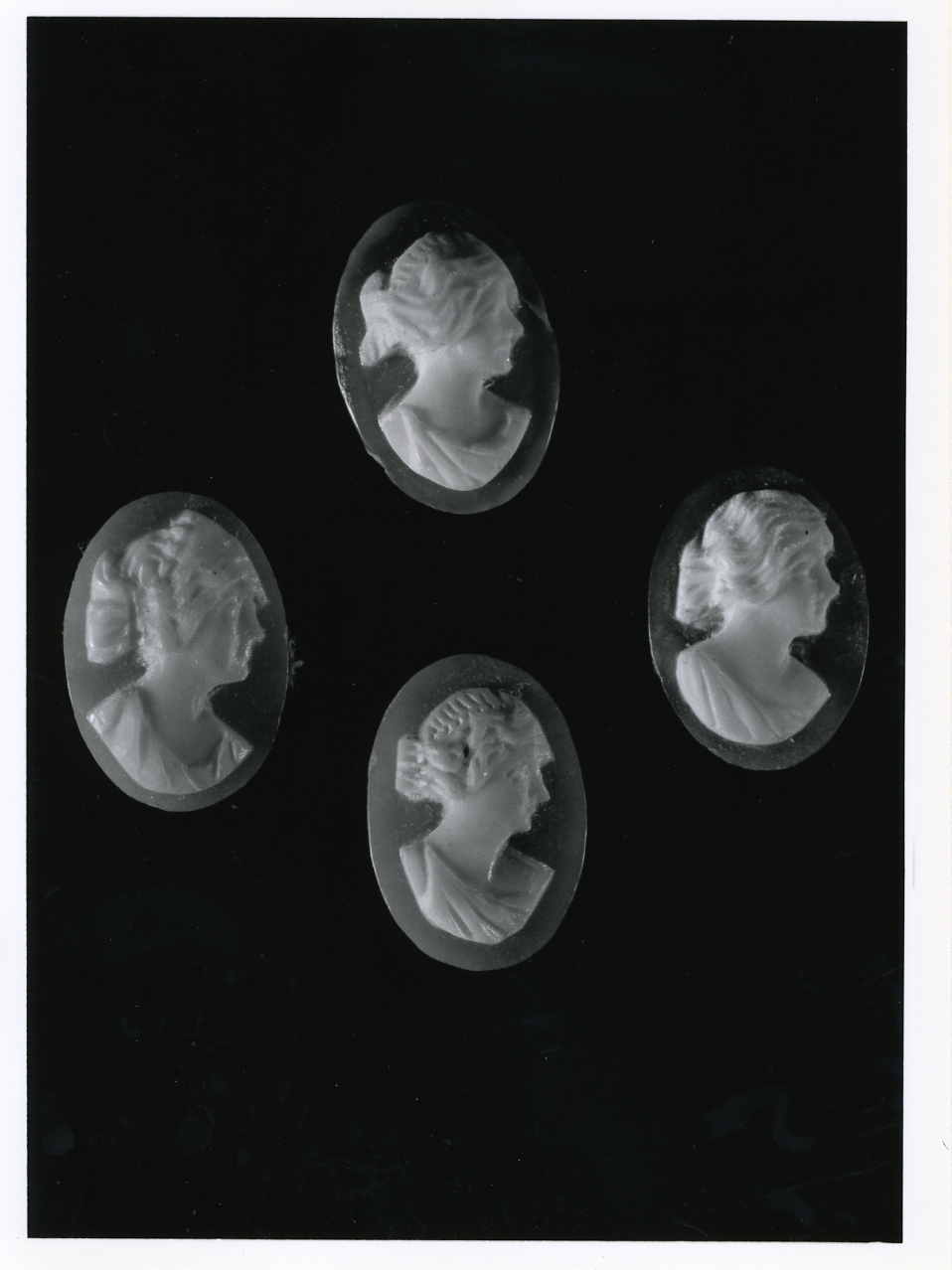 testa di donna (cammeo, serie) - bottega napoletana (primo quarto sec. XX)