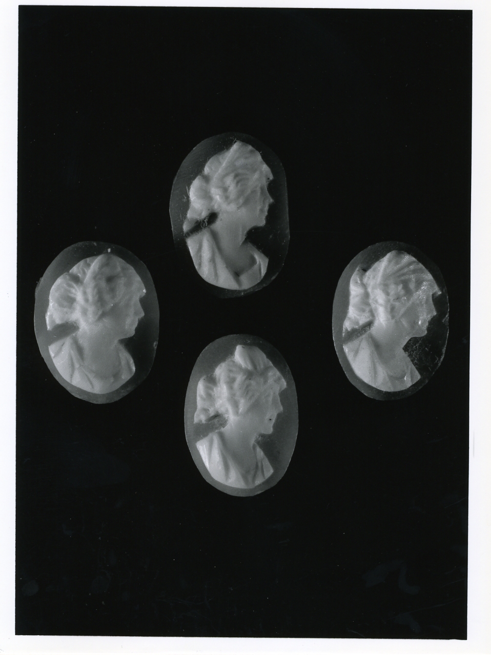 testa di donna (cammeo, serie) - bottega napoletana (primo quarto sec. XX)