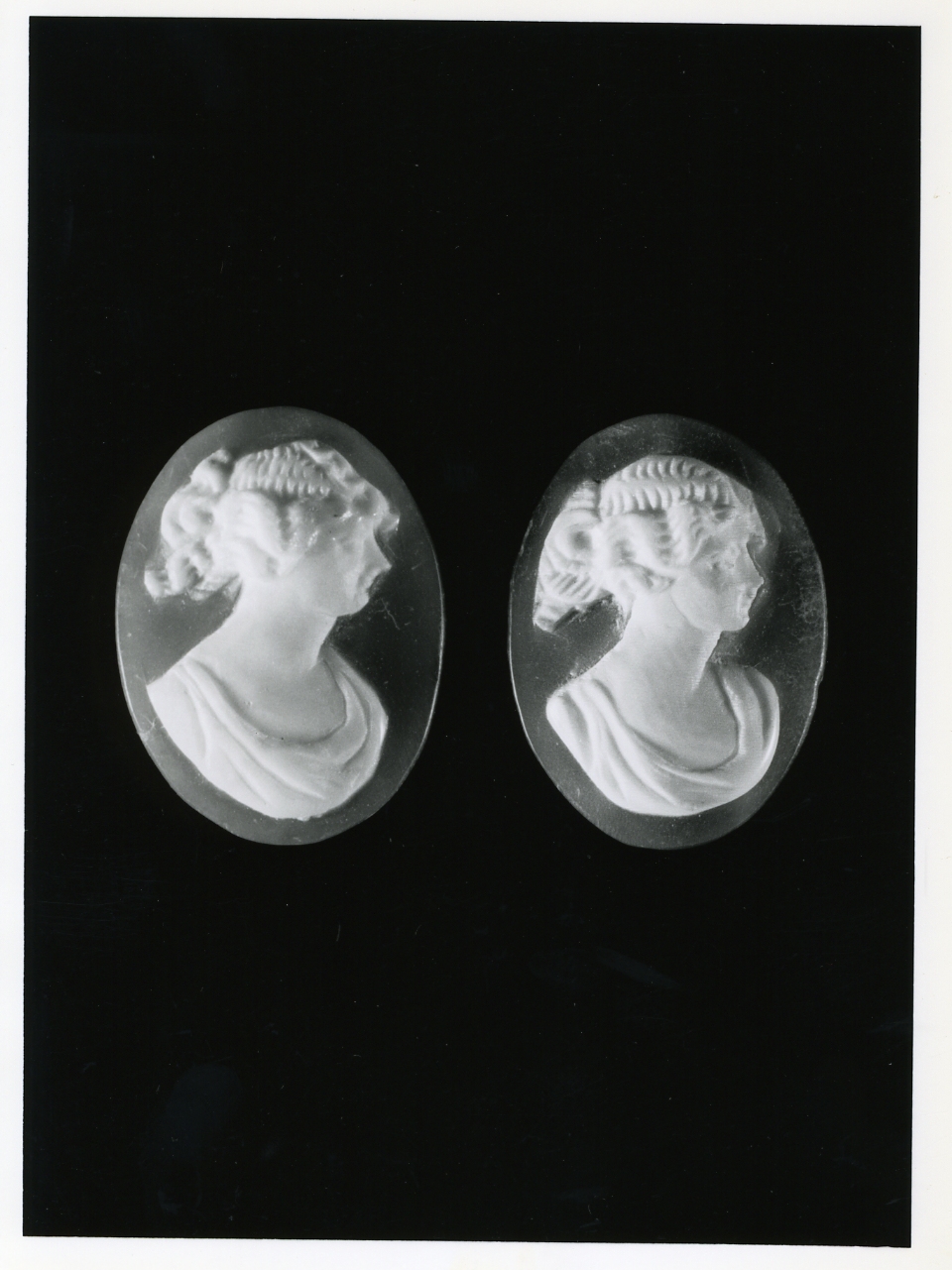testa di donna (cammeo, serie) - bottega napoletana (primo quarto sec. XX)