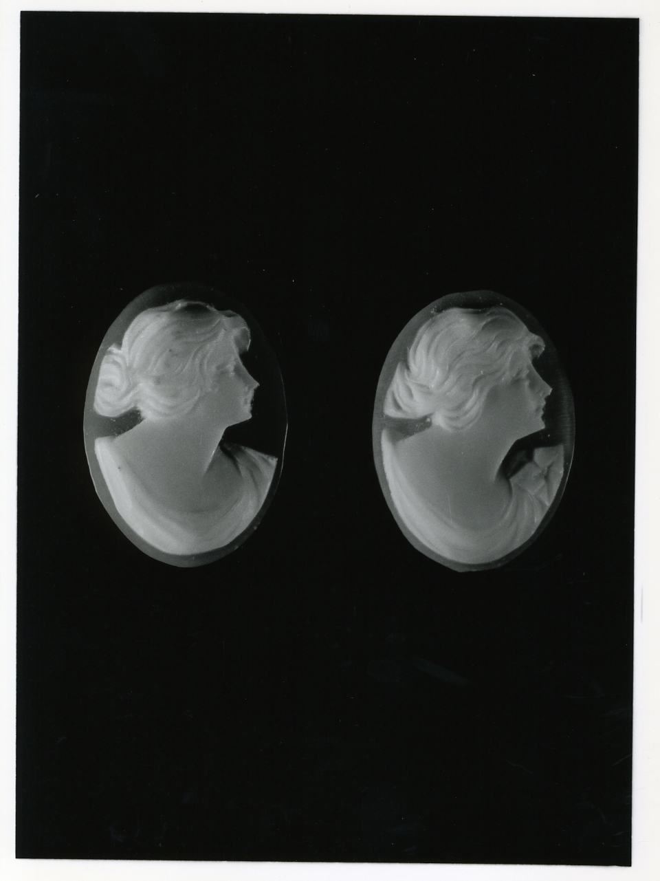 testa di donna (cammeo, serie) - bottega napoletana (primo quarto sec. XX)