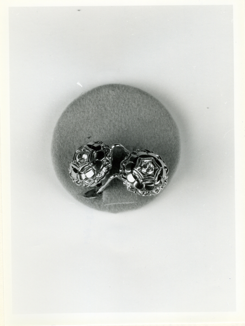 orecchino, serie - bottega napoletana (prima metà sec. XX)