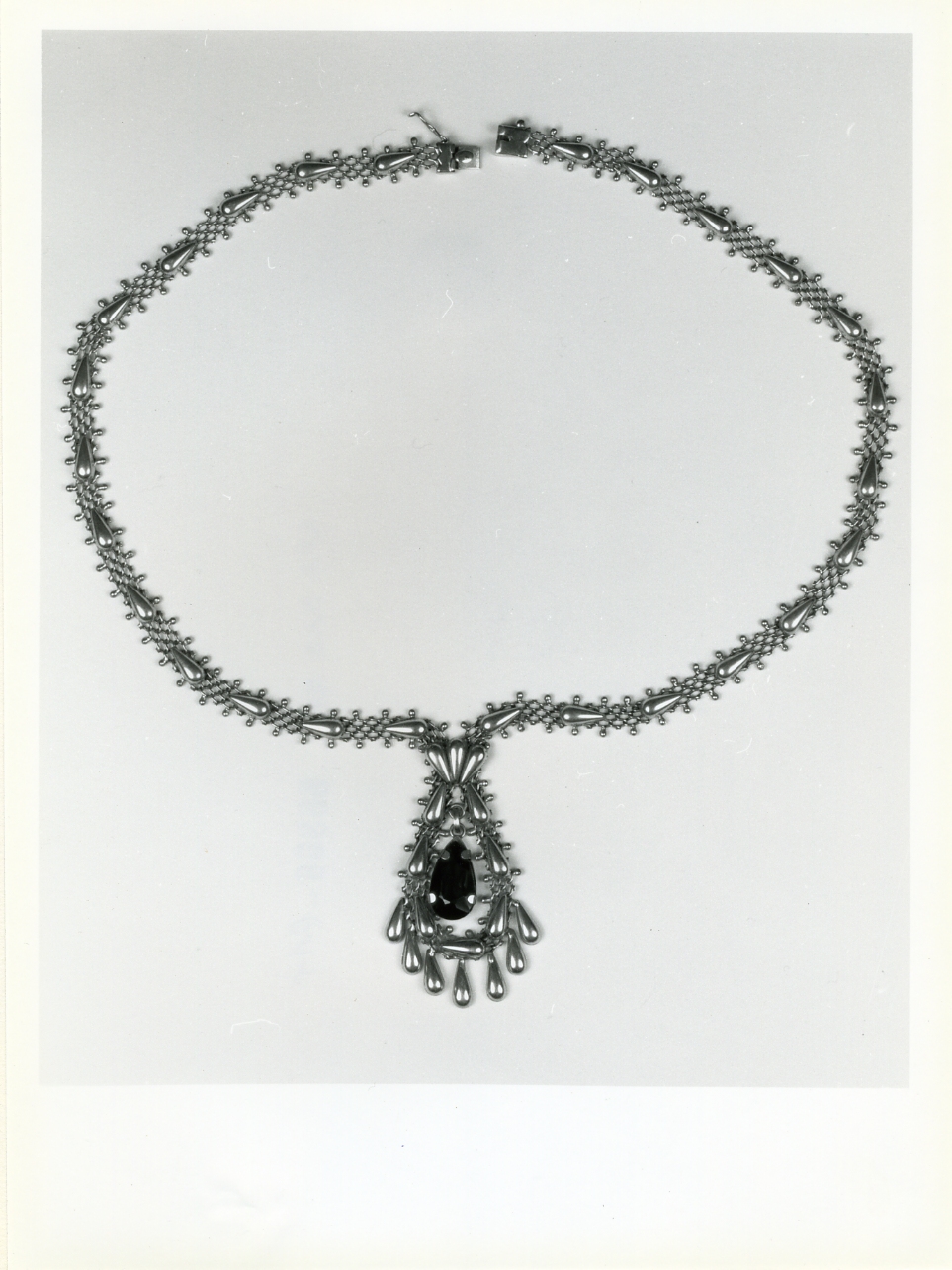 collana - bottega napoletana (prima metà sec. XX)