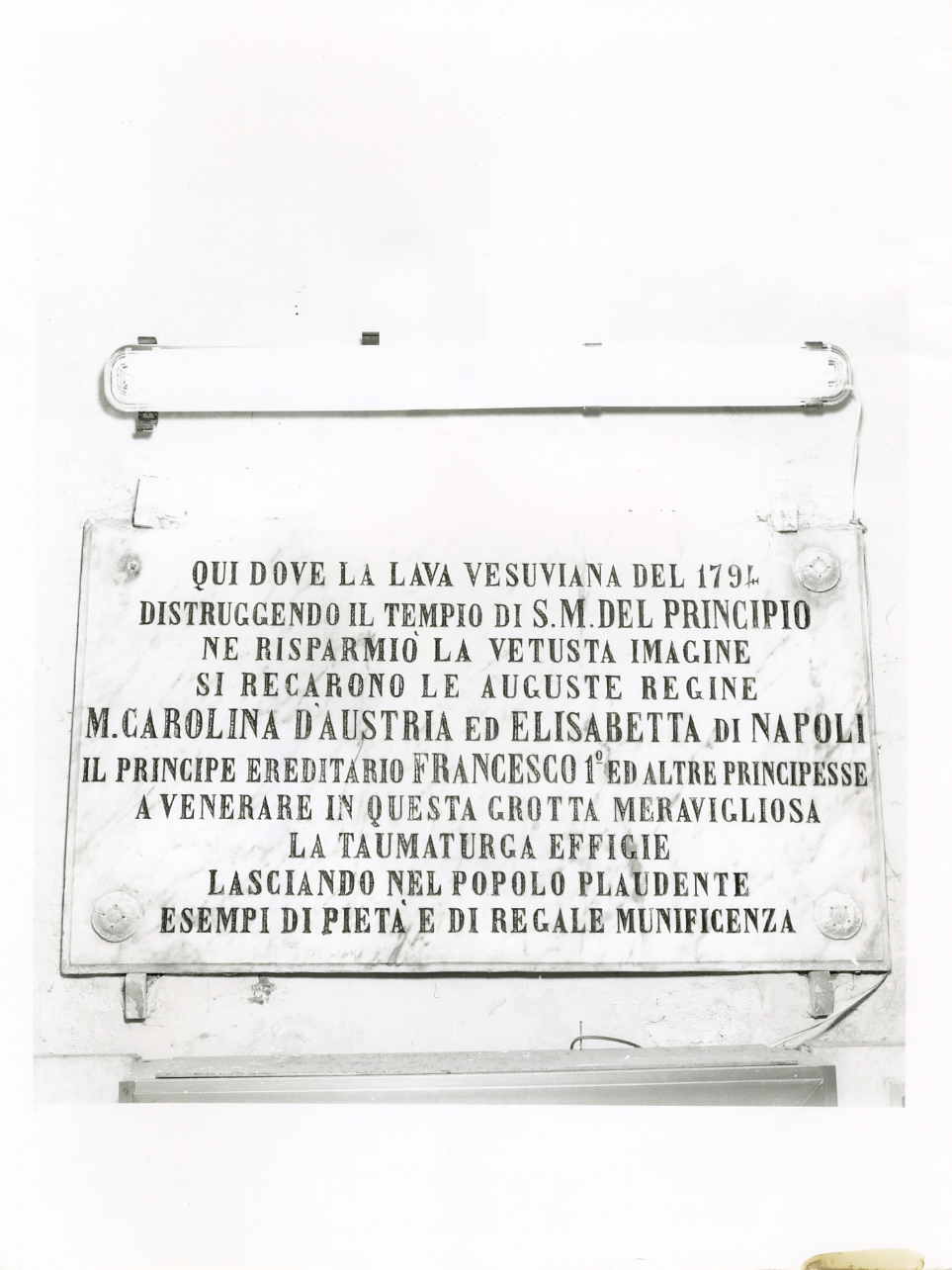 lapide commemorativa - bottega napoletana (prima metà sec. XX)