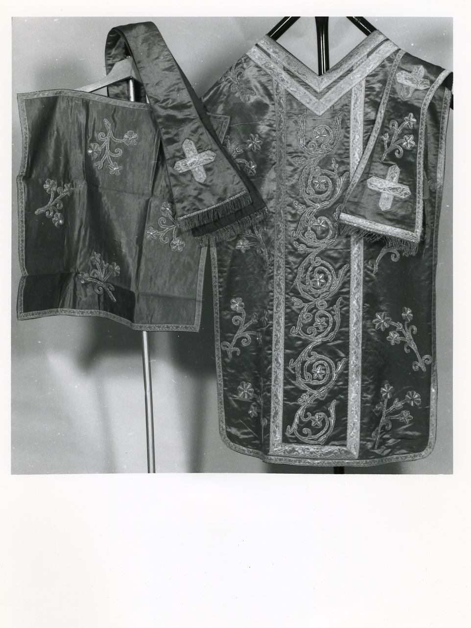 paramento liturgico, insieme - manifattura napoletana (prima metà sec. XX)