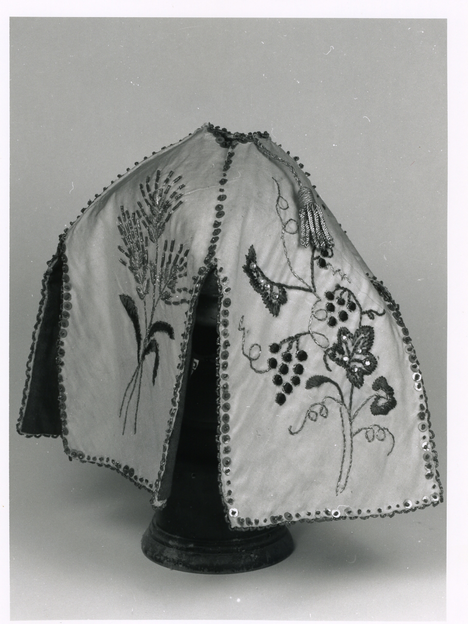 conopeo di pisside - manifattura napoletana (sec. XIX)