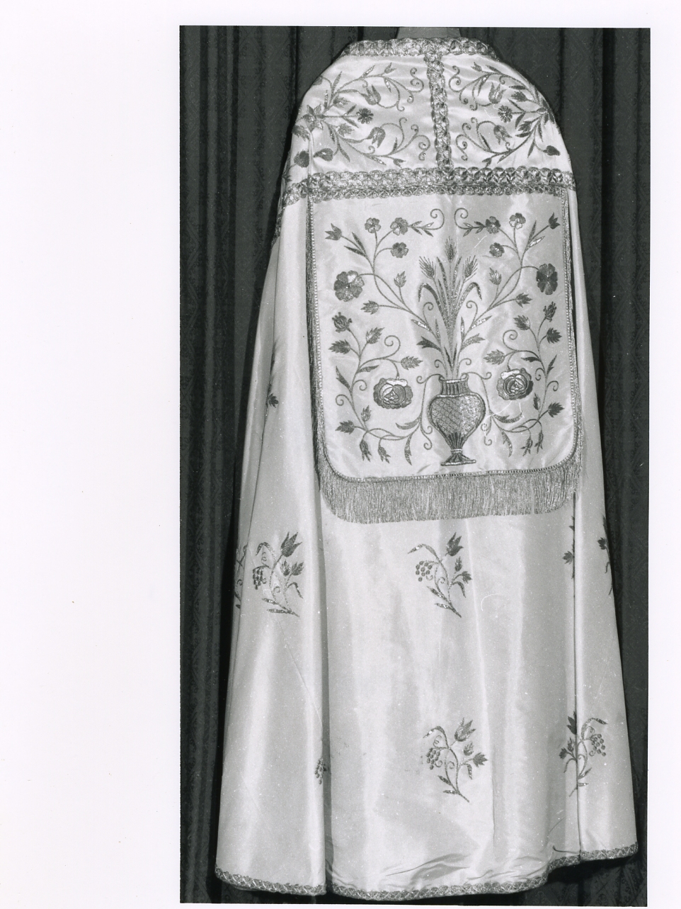 piviale - manifattura napoletana (prima metà sec. XX)