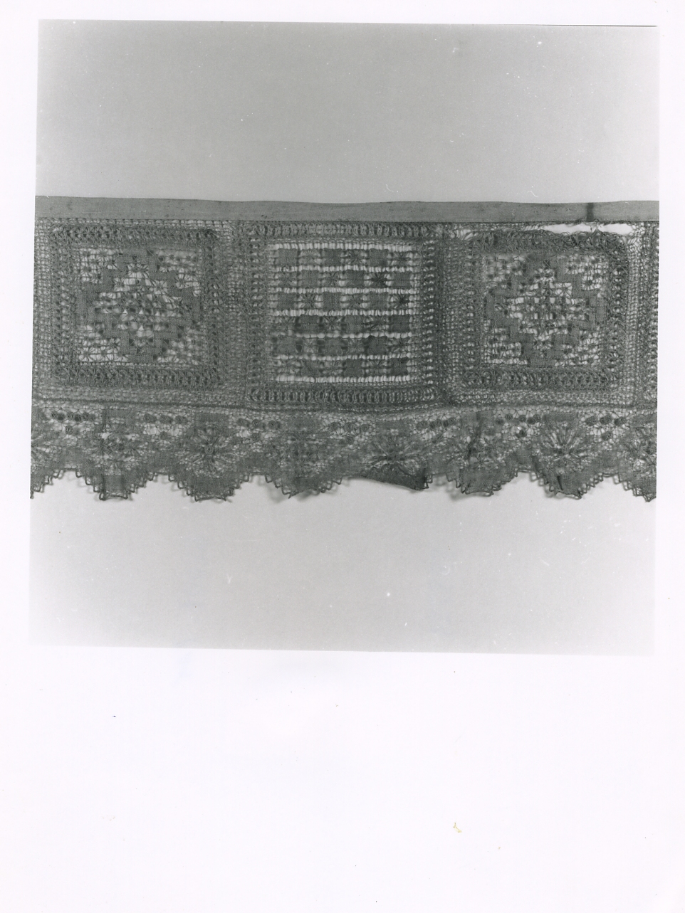 tovaglia d'altare - manifattura napoletana (prima metà sec. XX)