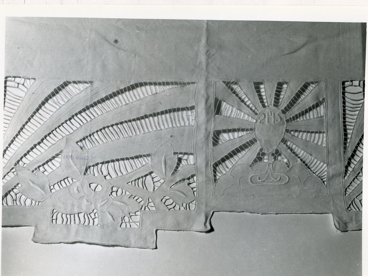 tovaglia d'altare - manifattura napoletana (prima metà sec. XX)