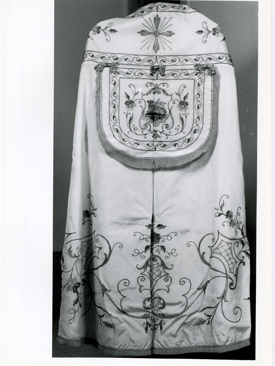 paramento liturgico, insieme - manifattura napoletana (prima metà sec. XX)