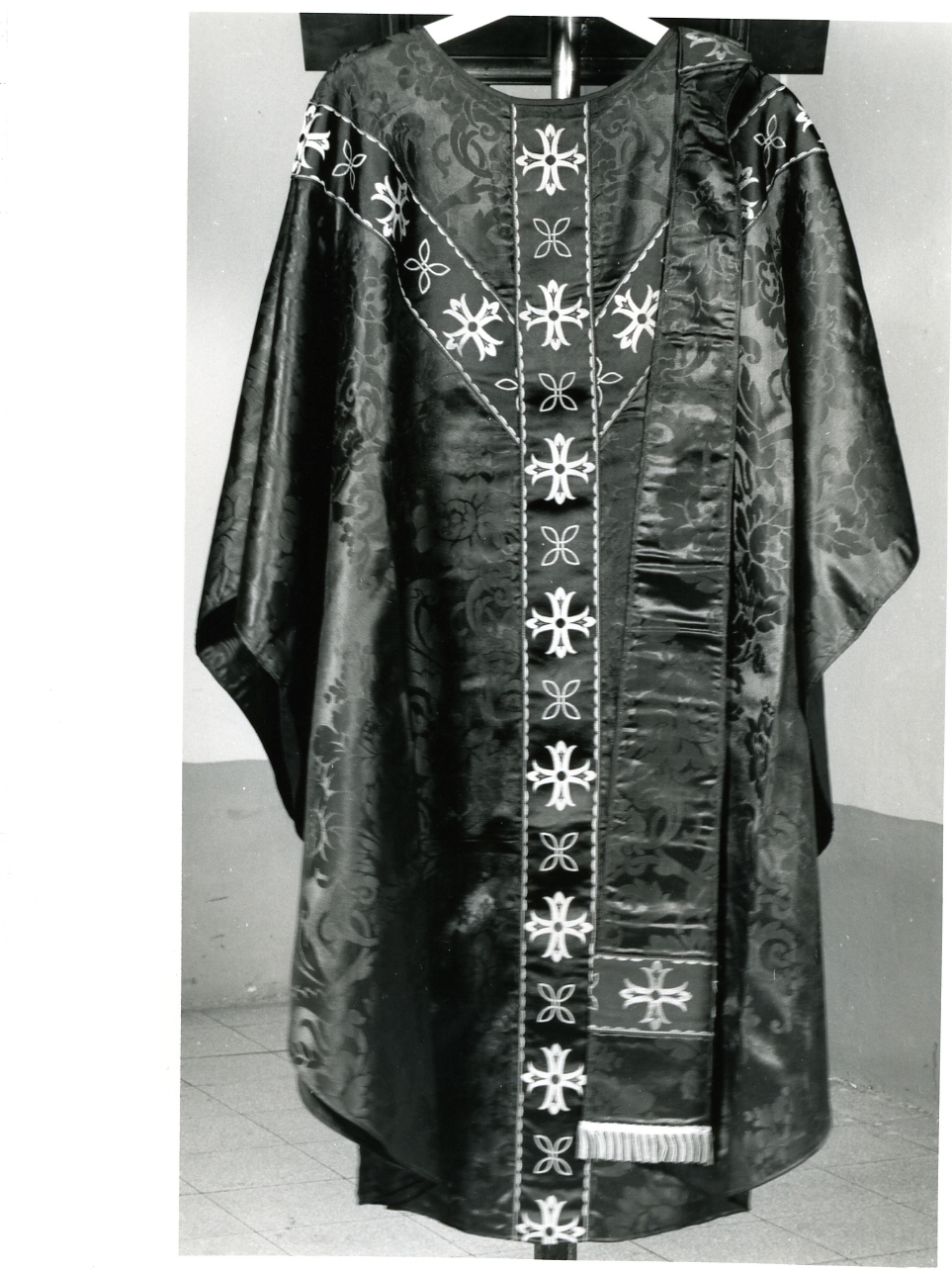 paramento liturgico, insieme - manifattura napoletana (prima metà sec. XX)