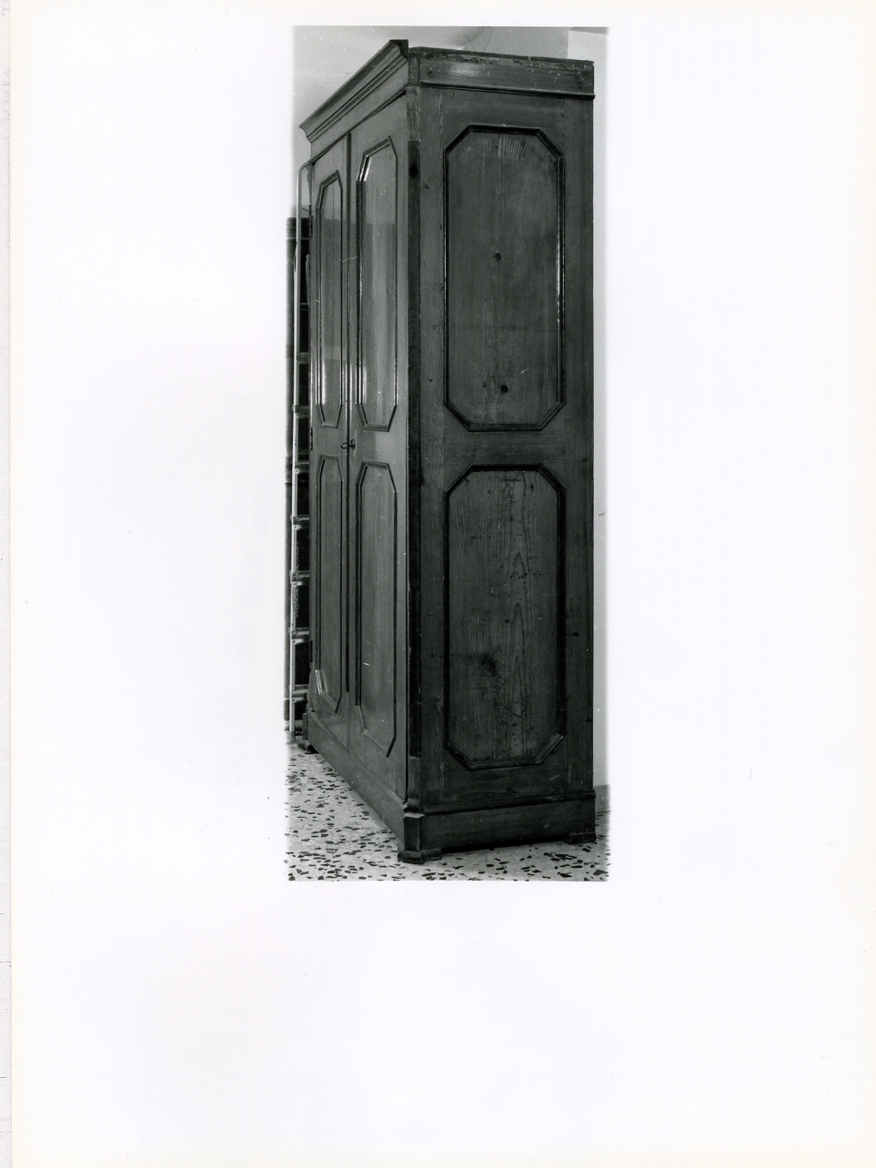 armadio - bottega napoletana (prima metà sec. XX)