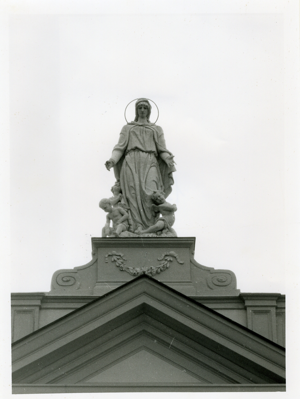 Madonna (statua) di Mennella Antonio (prima metà sec. XX)