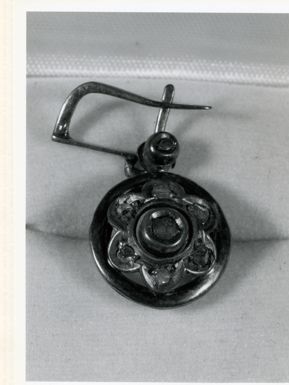 orecchino - bottega napoletana (fine sec. XIX)