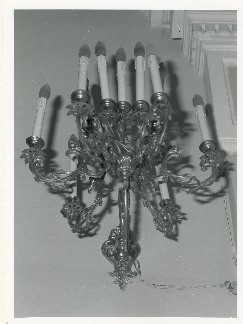 lampada - a muro, serie - bottega campana (sec. XIX)