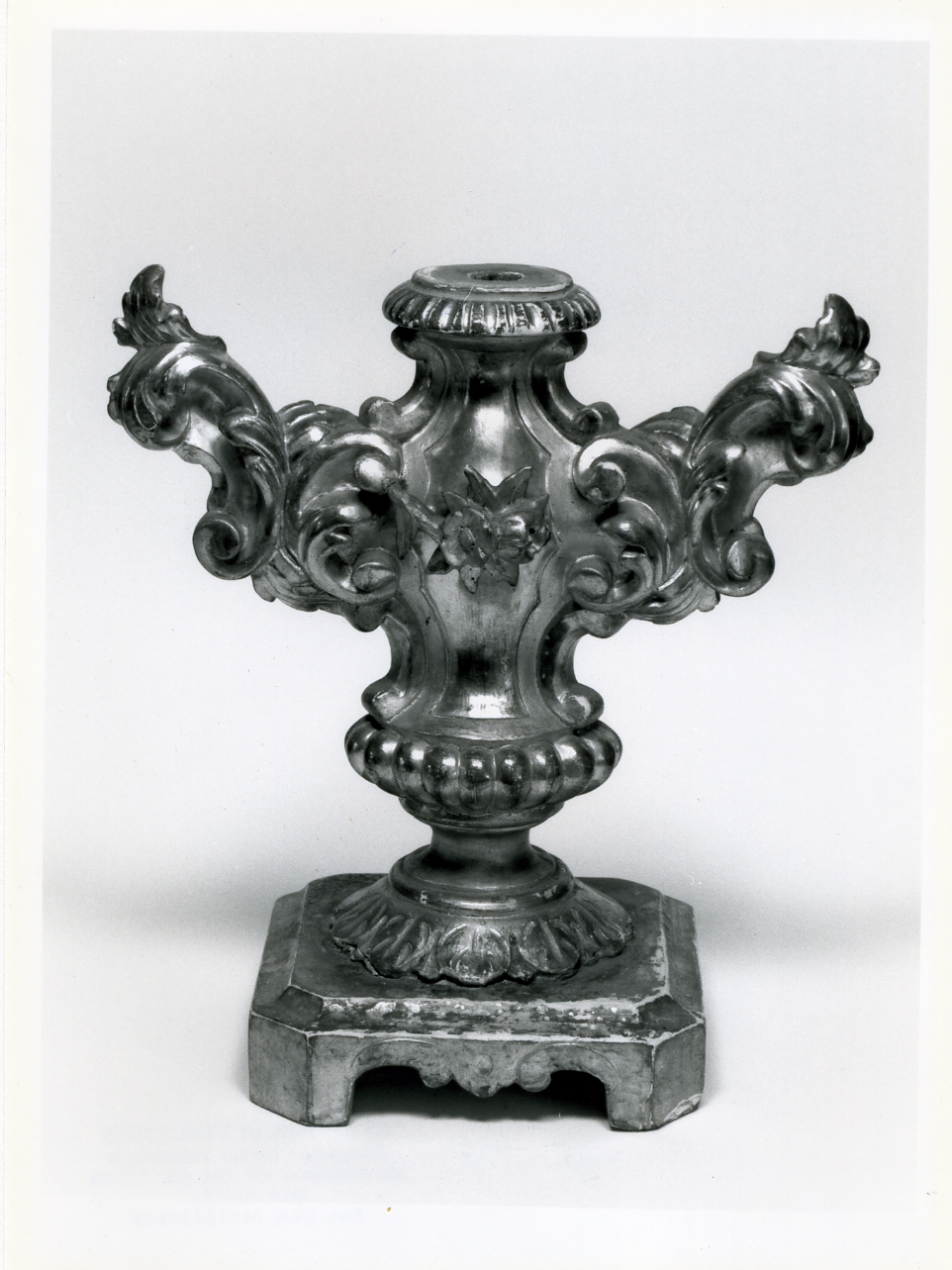 vaso d'altare con composizione floreale, serie - bottega napoletana (sec. XIX)