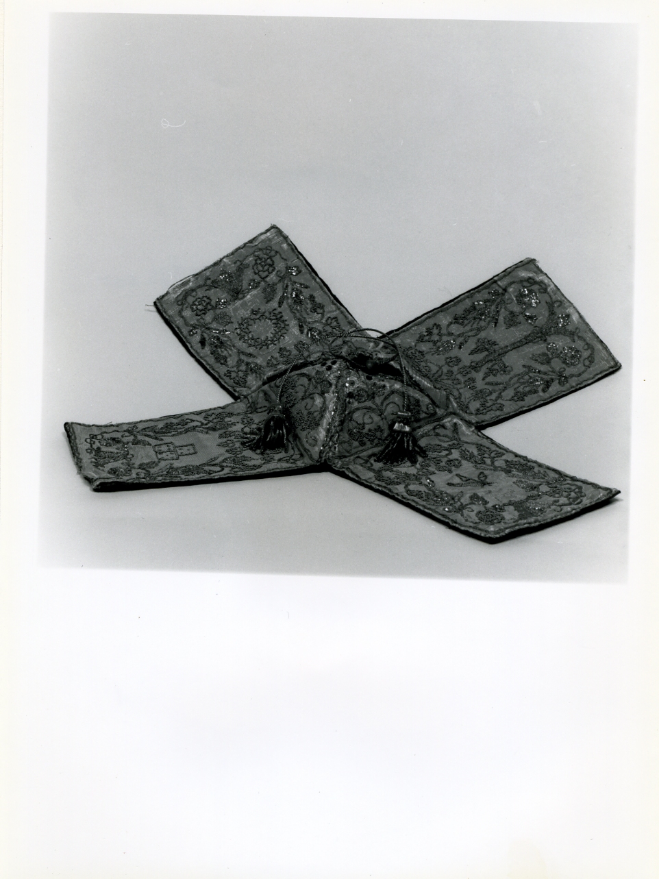 conopeo di pisside - manifattura napoletana (sec. XVIII)