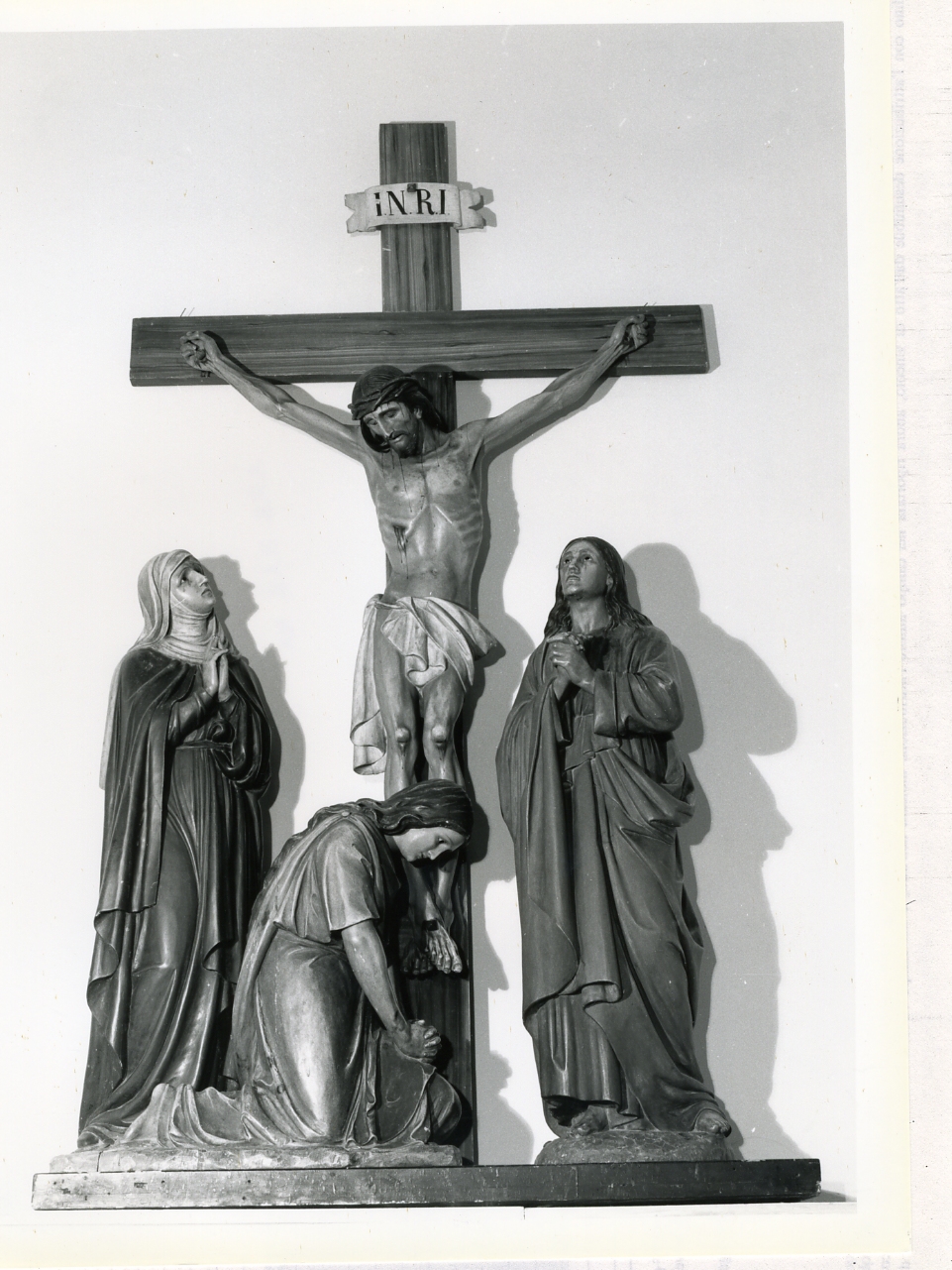 crocifissione di Cristo (gruppo scultoreo) - bottega napoletana (primo quarto sec. XX)