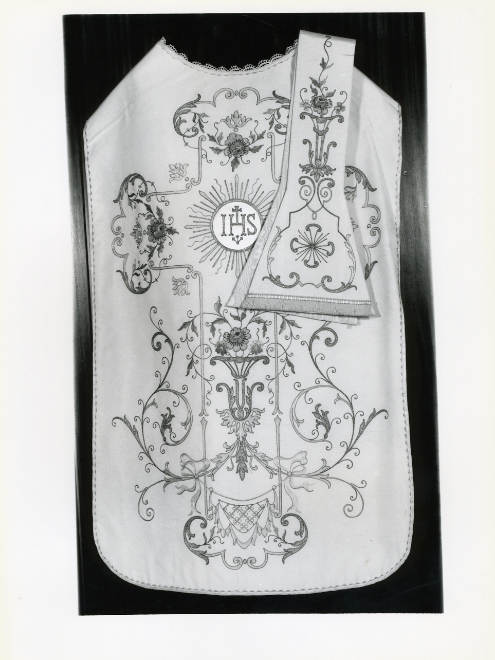 paramento liturgico, insieme - manifattura napoletana (prima metà sec. XX)