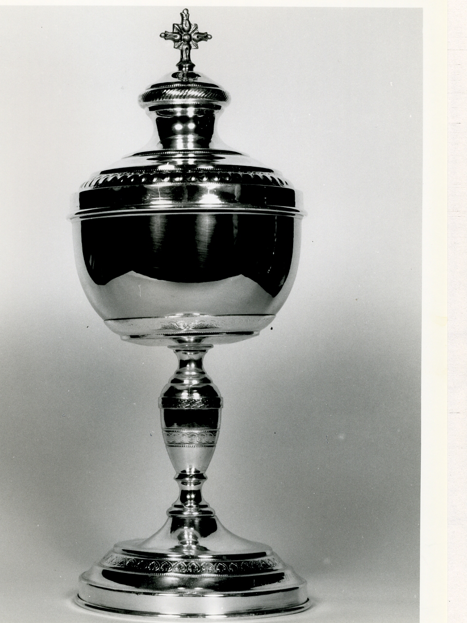 pisside - bottega napoletana (inizio sec. XX)