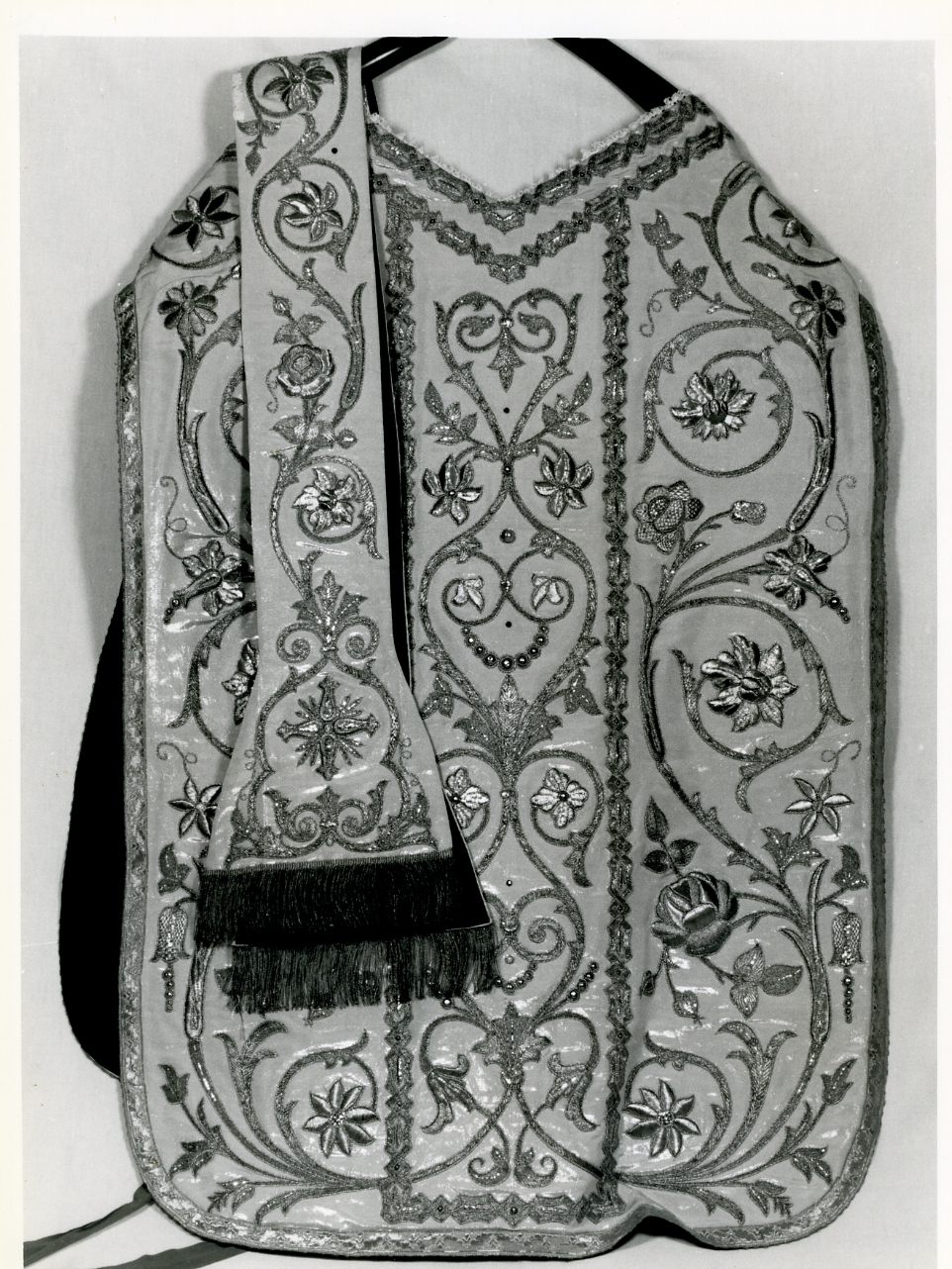 paramento liturgico, insieme - manifattura napoletana (secondo quarto sec. XX)