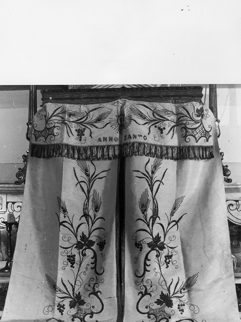 conopeo di tabernacolo - manifattura napoletana (prima metà sec. XX)