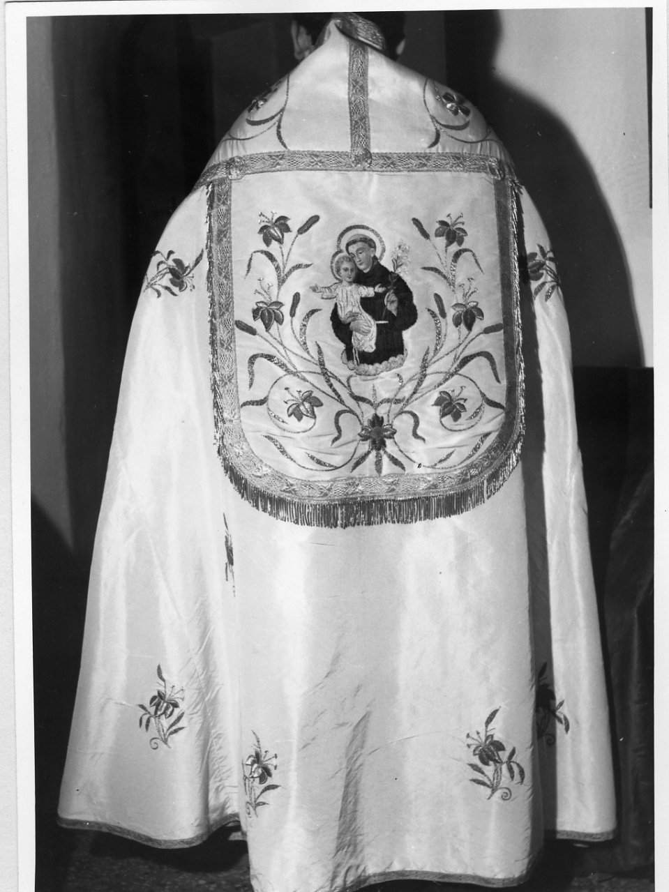 piviale - manifattura napoletana (prima metà sec. XX)